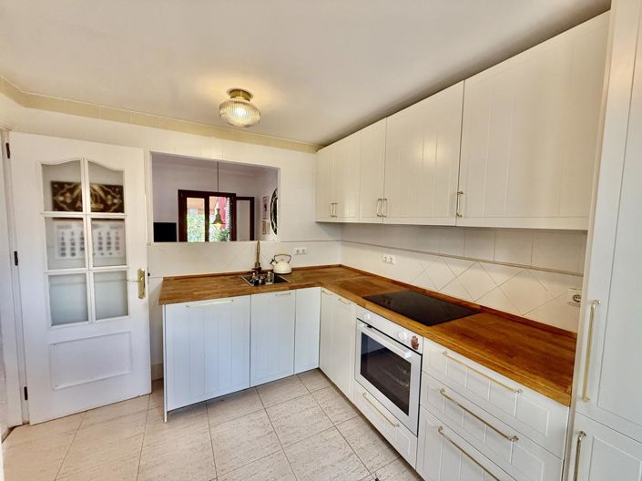 Image No.14-2 Bed Property for sale
