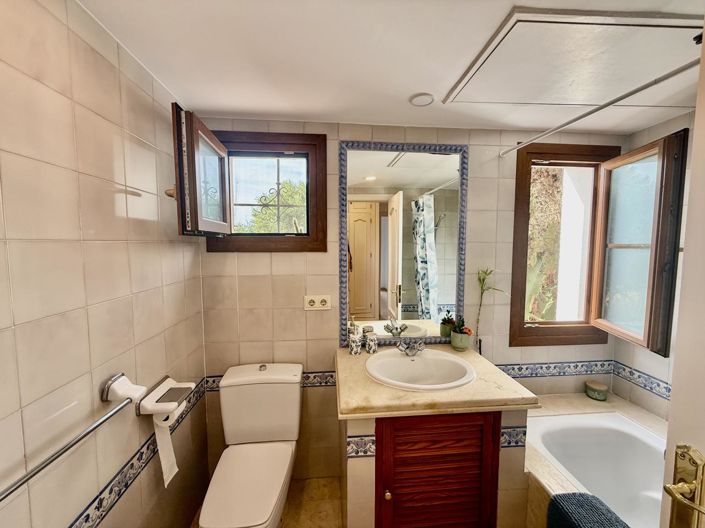 Image No.23-2 Bed Property for sale