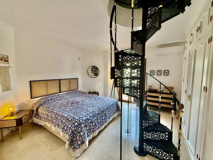 Image No.30-2 Bed Property for sale