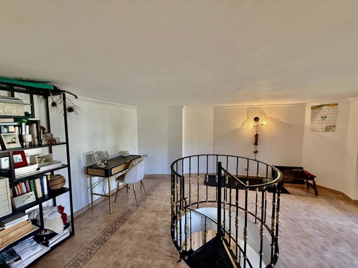 Image No.35-2 Bed Property for sale