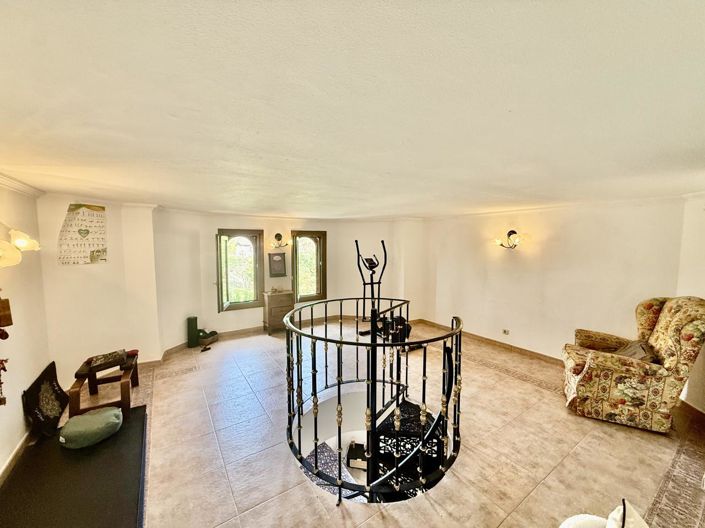 Image No.36-2 Bed Property for sale
