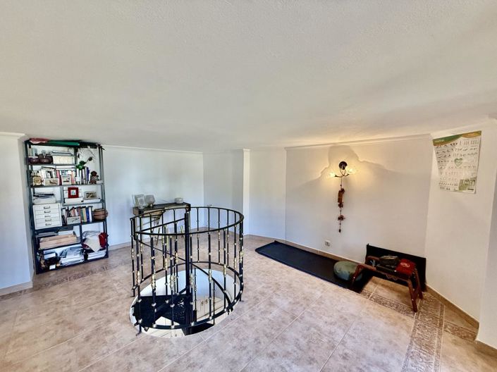 Image No.37-2 Bed Property for sale