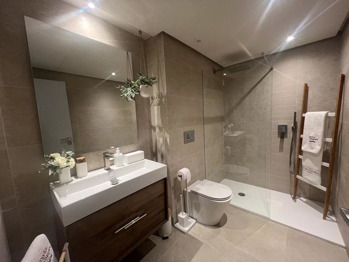 Image No.12-2 Bed Property for sale