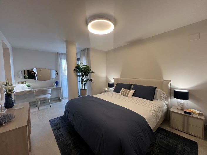 Image No.12-2 Bed Property for sale