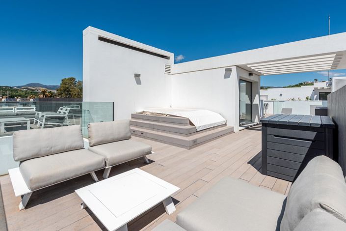 Image No.12-4 Bed Property for sale