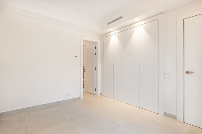Image No.17-4 Bed Property for sale