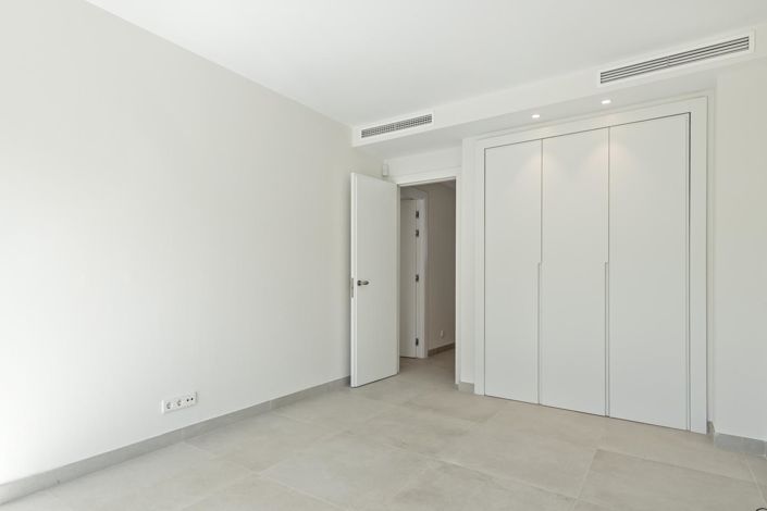 Image No.19-4 Bed Property for sale