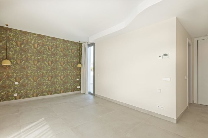 Image No.21-4 Bed Property for sale
