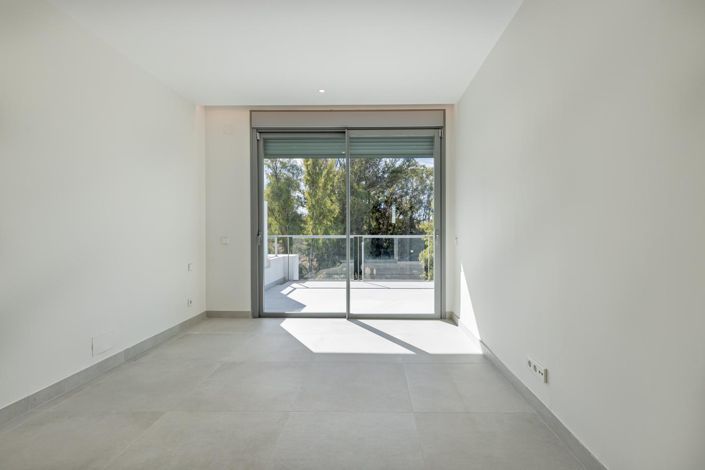 Image No.23-4 Bed Property for sale