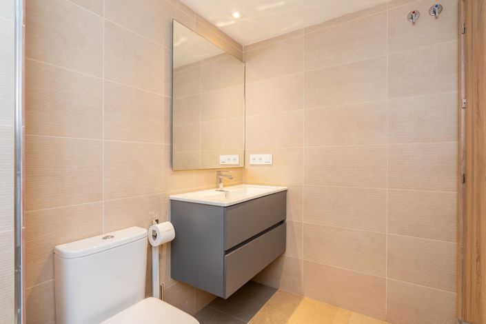 Image No.10-2 Bed Property for sale