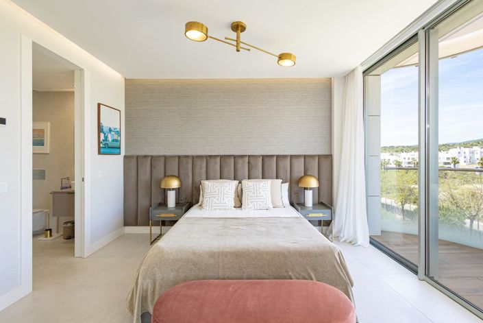 Image No.40-3 Bed Property for sale