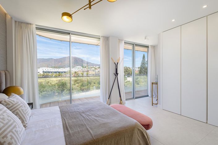 Image No.41-3 Bed Property for sale