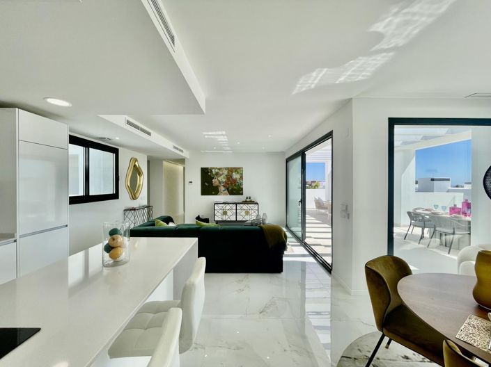 Image No.8-3 Bed Property for sale
