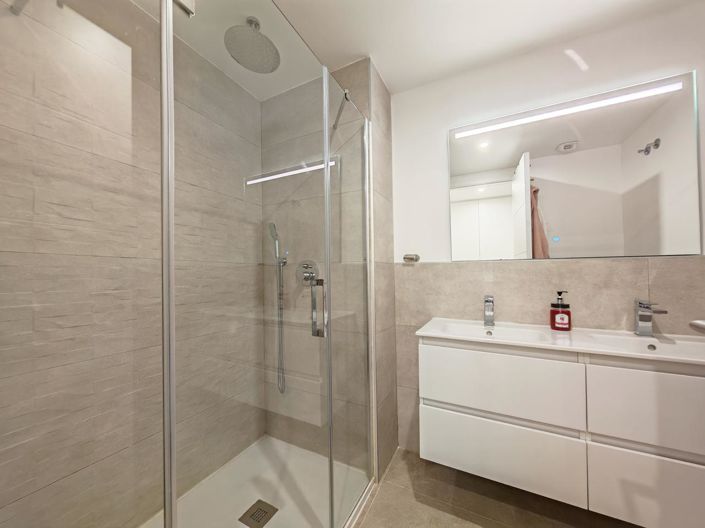 Image No.24-2 Bed Property for sale