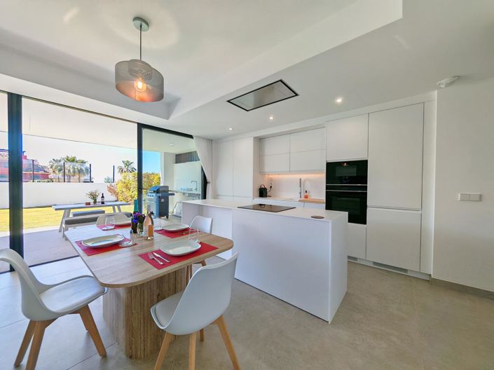 Image No.25-2 Bed Property for sale