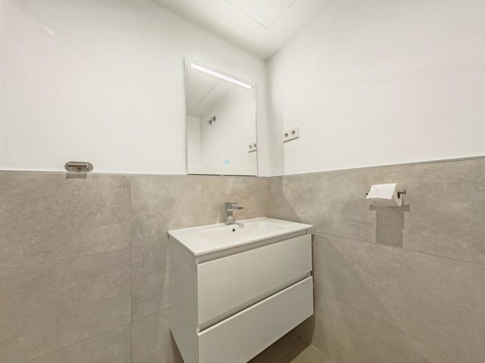 Image No.27-2 Bed Property for sale