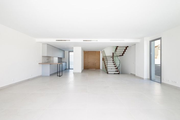 Image No.4-3 Bed Property for sale