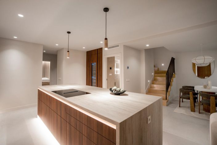Image No.6-4 Bed Property for sale
