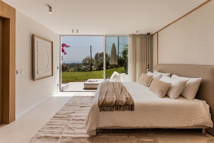 Image No.18-4 Bed Property for sale