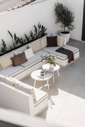 Image No.2-5 Bed Property for sale