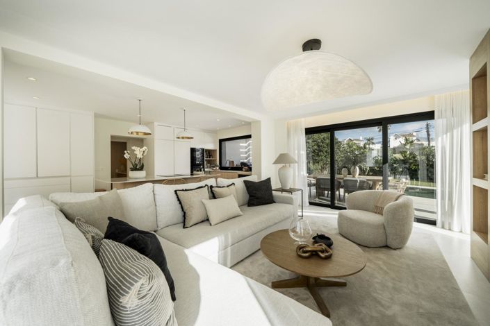 Image No.25-5 Bed Property for sale