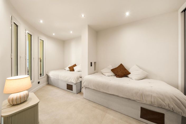 Image No.14-3 Bed Property for sale