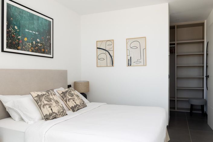 Image No.17-4 Bed Property for sale
