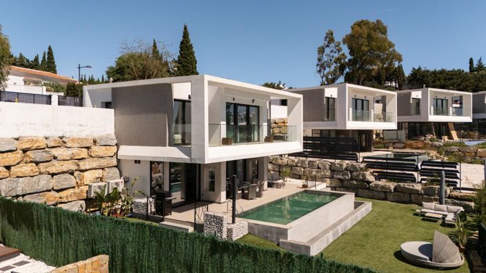 Image No.2-4 Bed Property for sale