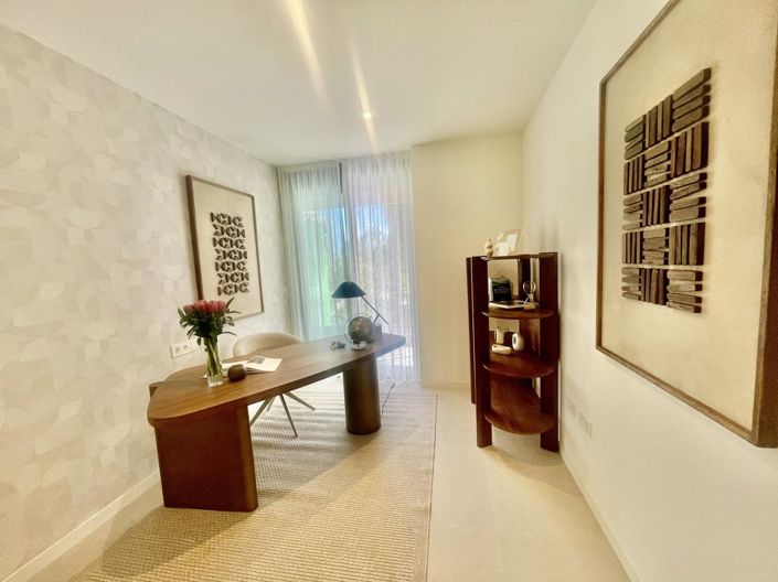 Image No.19-4 Bed Property for sale