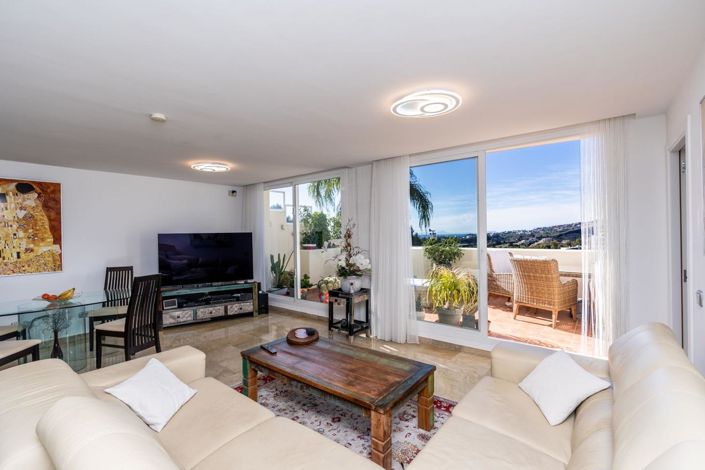 Image No.10-3 Bed Property for sale