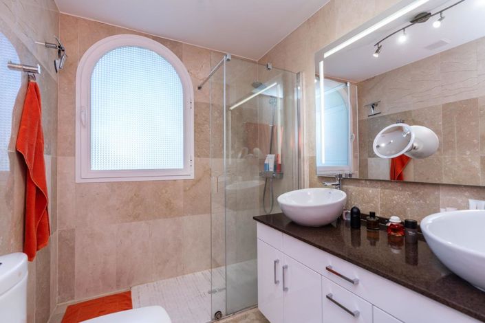 Image No.16-3 Bed Property for sale