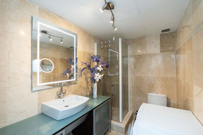 Image No.17-3 Bed Property for sale