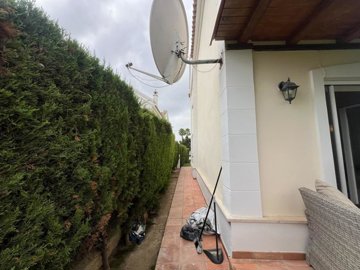 4279585-4de3d040
