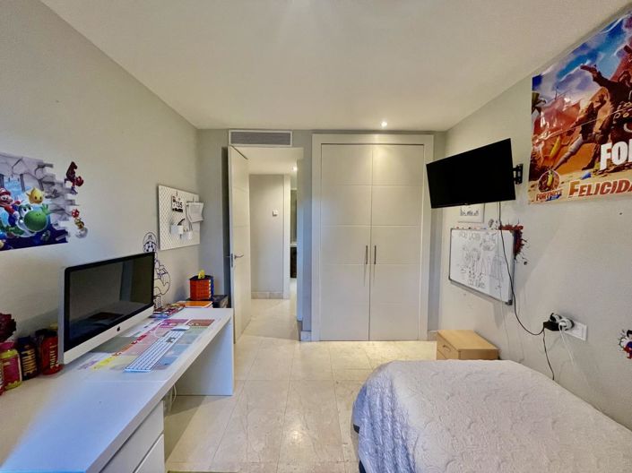 Image No.17-3 Bed Property for sale