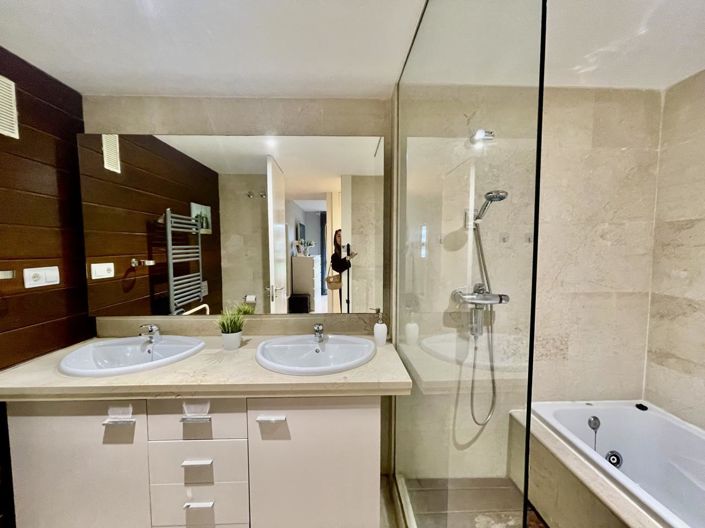 Image No.27-3 Bed Property for sale