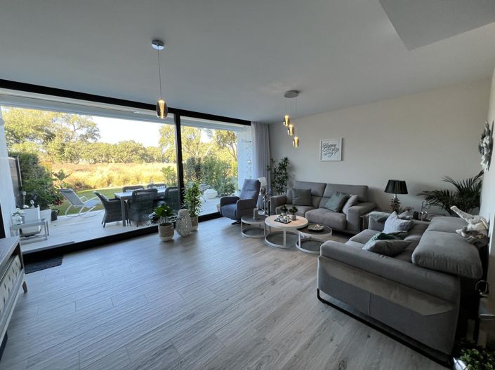 Image No.17-4 Bed Property for sale
