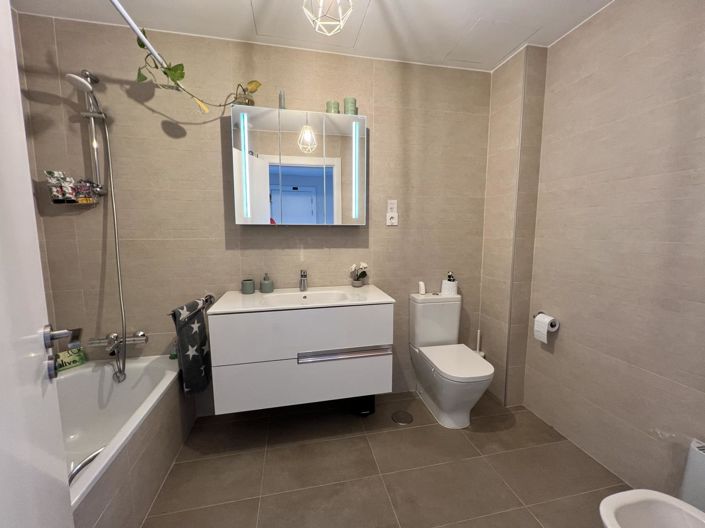 Image No.19-4 Bed Property for sale