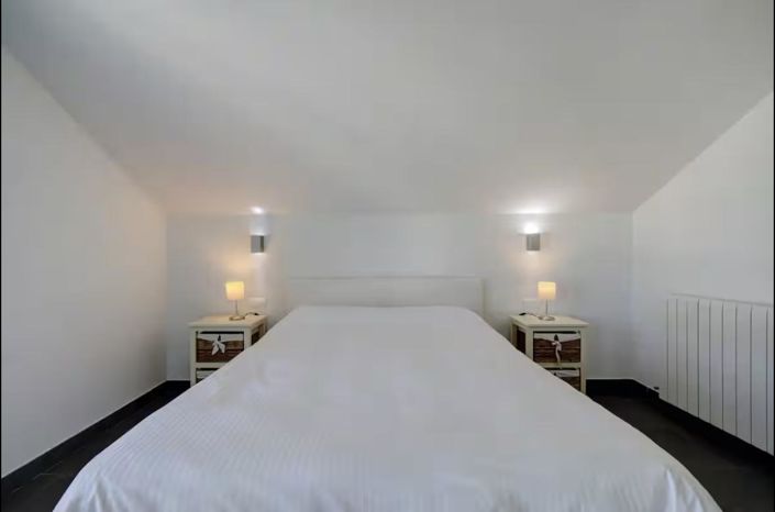 Image No.19-6 Bed Property for sale