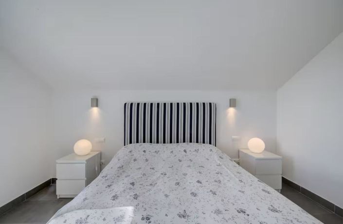 Image No.21-6 Bed Property for sale
