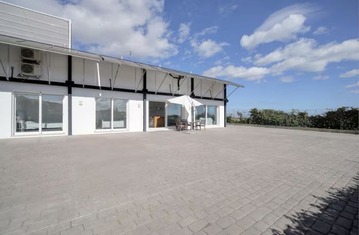 Image No.44-6 Bed Property for sale