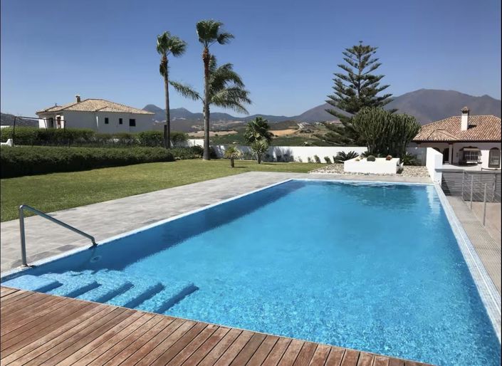 Image No.50-6 Bed Property for sale