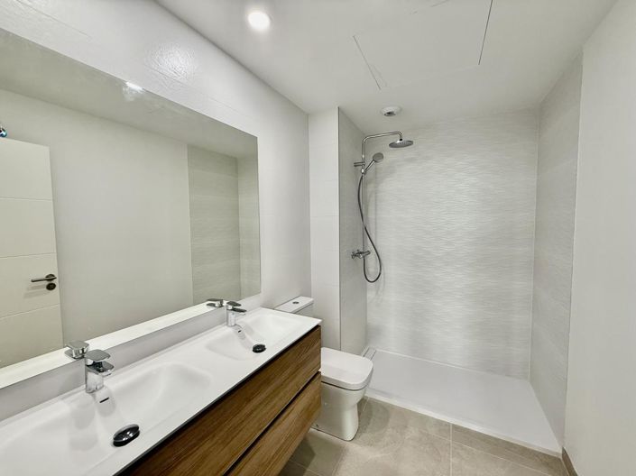 Image No.13-2 Bed Property for sale
