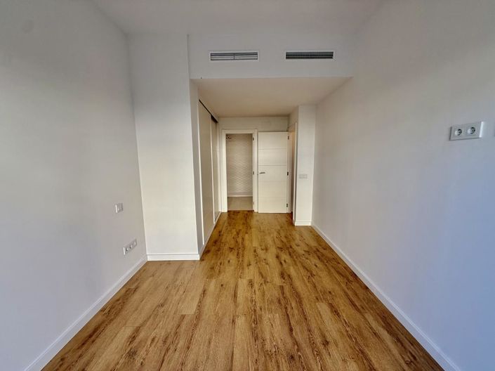 Image No.8-2 Bed Property for sale