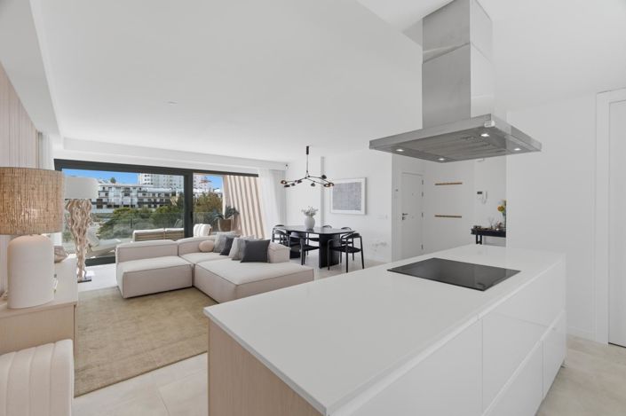 Image No.8-3 Bed Property for sale