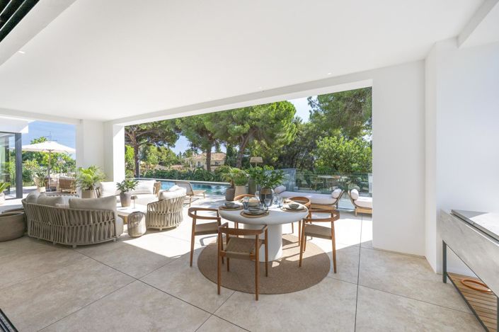 Image No.16-6 Bed Property for sale