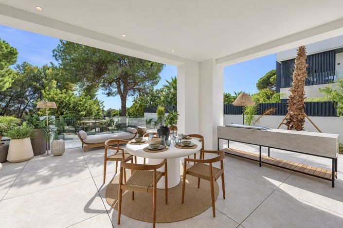 Image No.26-6 Bed Property for sale