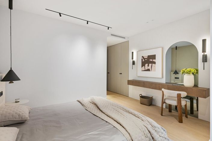 Image No.27-6 Bed Property for sale