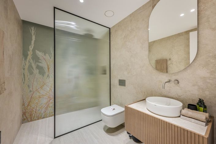 Image No.29-6 Bed Property for sale