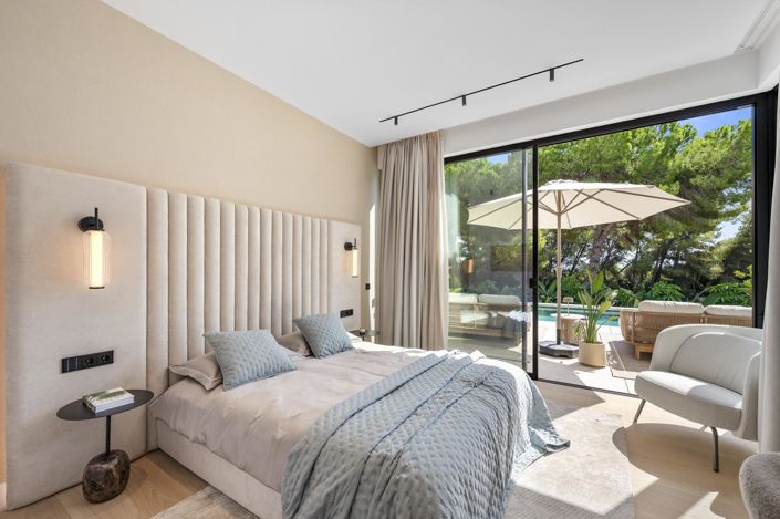 Image No.31-6 Bed Property for sale
