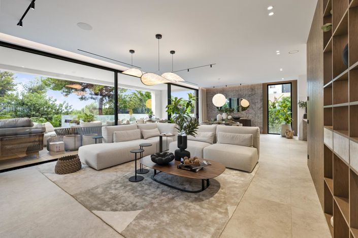 Image No.4-6 Bed Property for sale